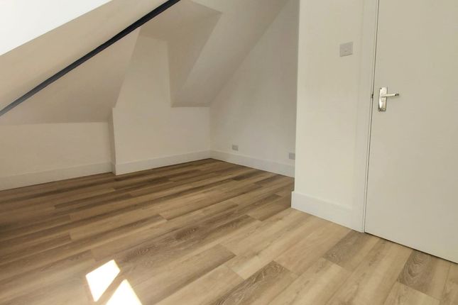 Flat 5, 86 Beulah Hill, London photo 3