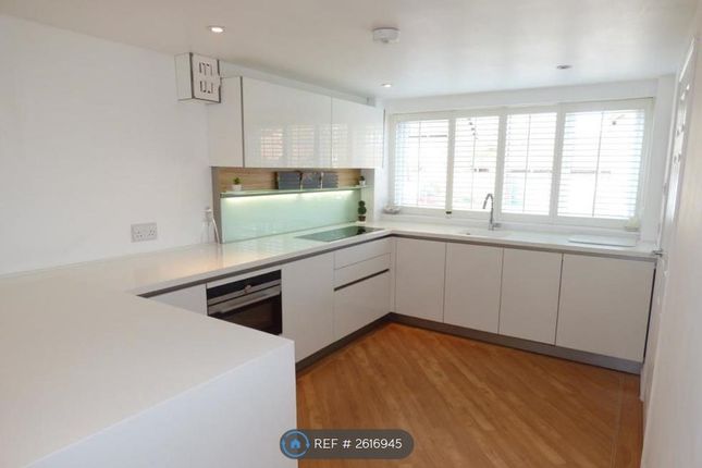 The Avenue, Liphook photo 5