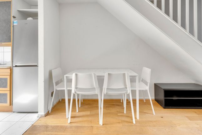 16,, Bergholt Mews, London photo 3