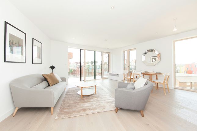 Thumbnail Flat to rent in Rutherford Heights, Trafalgar Place, Elephant &amp; Castle