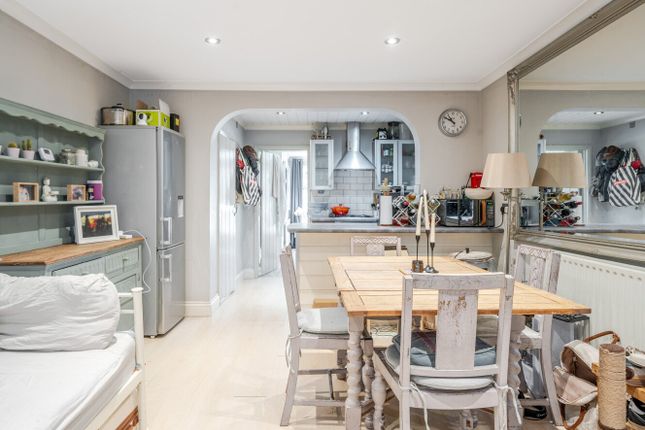 11b, Gauden Road, London photo 3