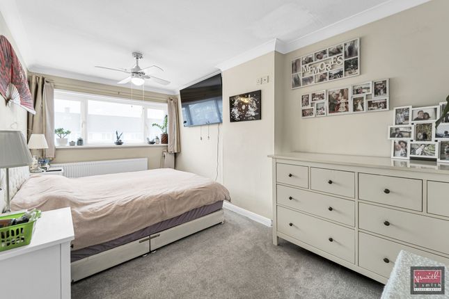 5, Mountsfield Close, Staines-upon-Thames photo 4