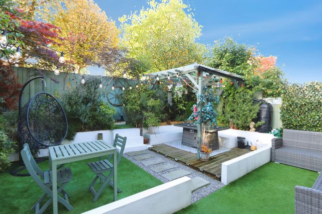 Crossland Place, South Yorkshire photo 4