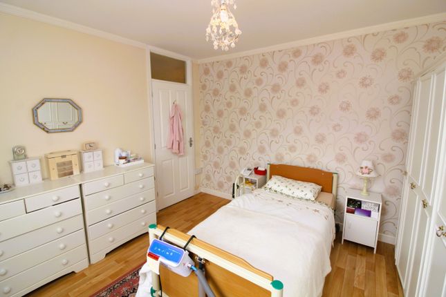 53, Warwick Avenue, Bridgwater photo 3