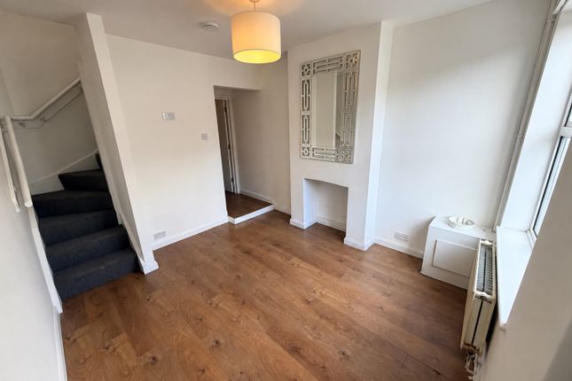 28, Winsdon Road, Luton photo 2