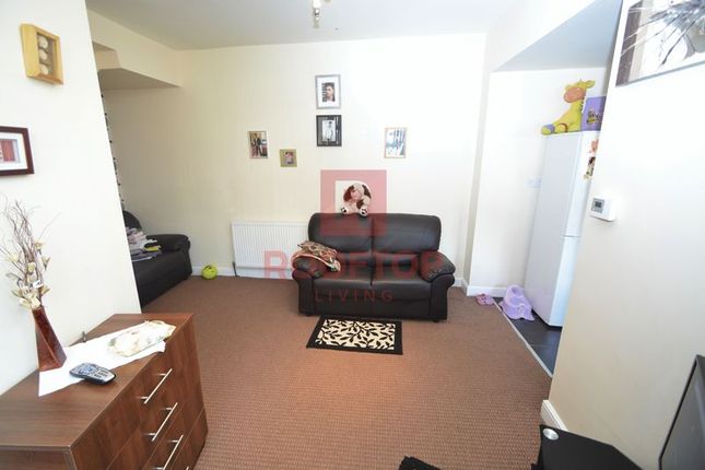 Beechwood Crescent, Leeds photo 4