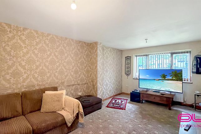6, Ramwell Gardens, Bolton photo 3
