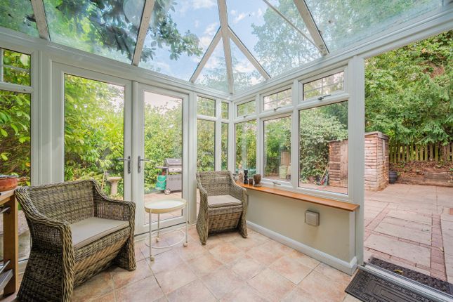 9, Barrens Close, Surrey photo 4