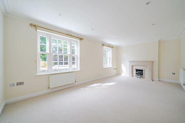 9, Lincoln Grove, WEYBRIDGE photo 4