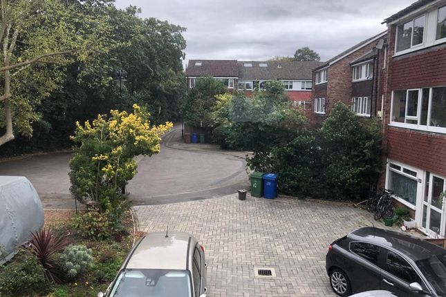 19, Beaulieu Close, Camberwell photo 2