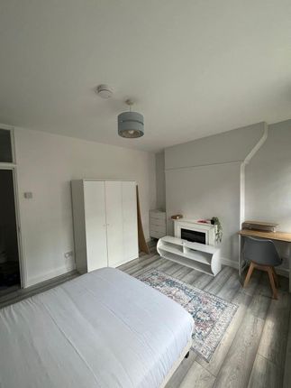 13, Jacobson House, Aldgate East photo 3
