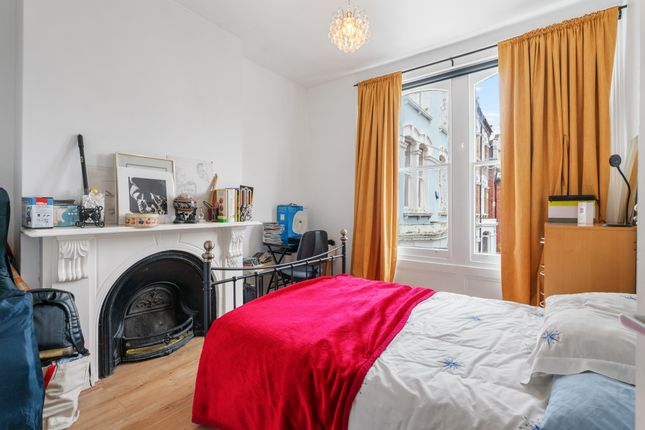 Flat for sale in Miranda Road, London