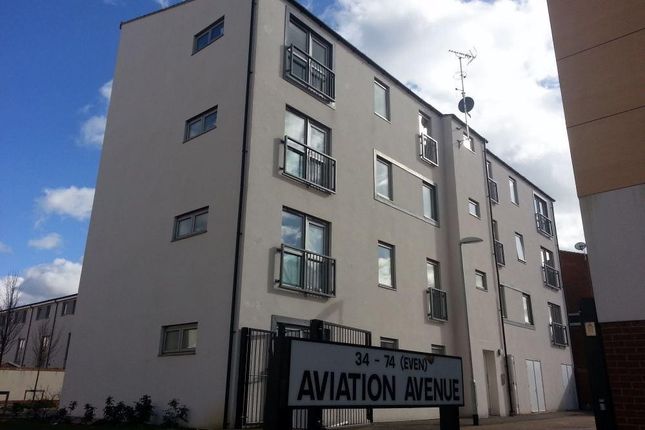 Triplex to rent in Aviation Avenue, Hatfield