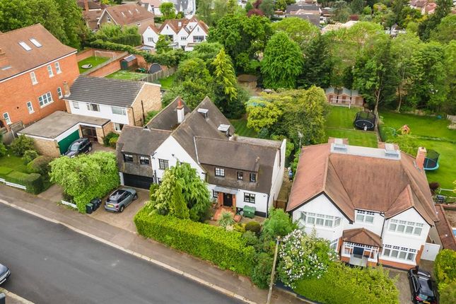 7 Carroll Hill, Loughton photo 2