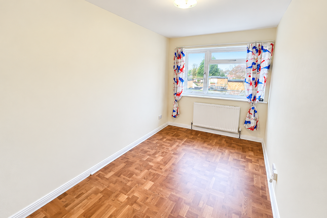 Charter Court, Linden Grove, New Malden photo 4