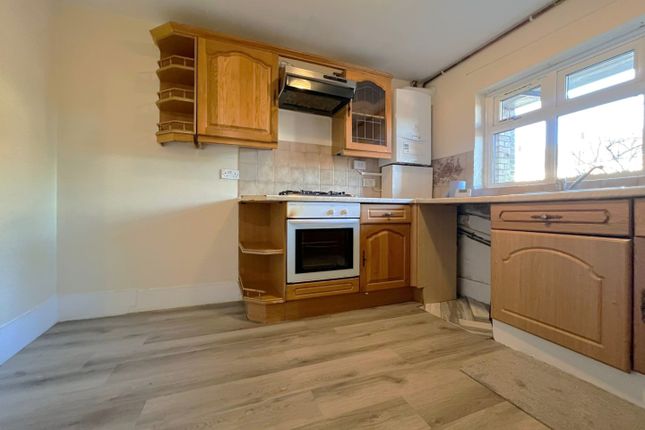 218, Langhedge Lane, London photo 4
