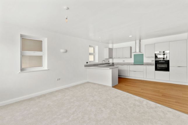 Flat 2 Buchanan House, Malthouse Square, Princes Risborough, Princes Risborough photo 2