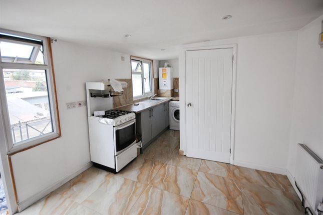 Room 2, 97 Longspring, Watford photo 5