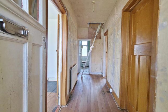 16, Halstead Road, Kirby Cross photo 3