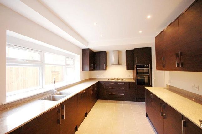 Town house to rent in Belsize Road, London