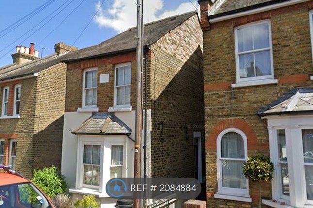Detached house to rent in Lindum Road, Teddington