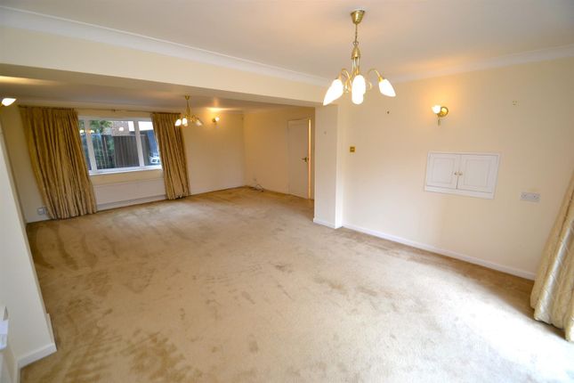 Flat for sale in High Firs, Gills Hill, Radlett
