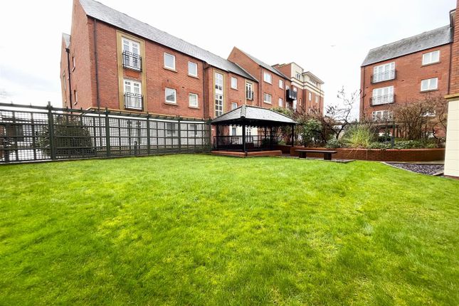 Flat for sale in George Street, York