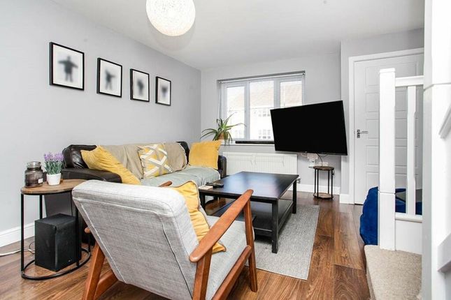 16, Ladybower Way, Hull photo 2