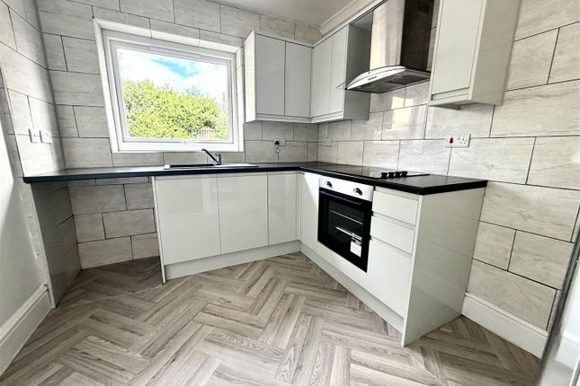 29, Calow Lane, Chesterfield photo 4