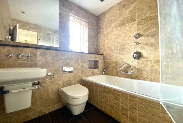 10, Sir Galahad Road, Hampshire photo 4