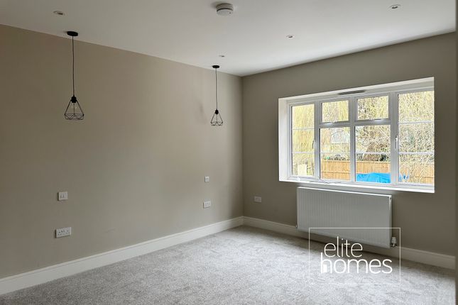 Flat to rent in The Avenue, Wembley