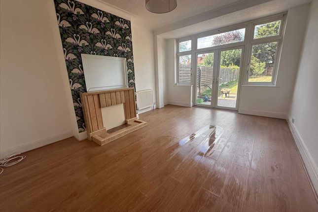 35, The Ridgeway, Barnet photo 2