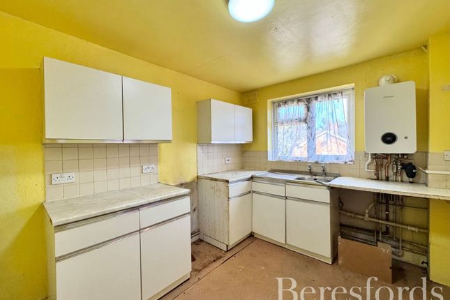 23, Victor Approach, Hornchurch photo 2