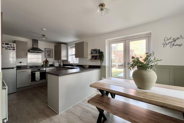 1, Uttoxeter Way, Towcester photo 4