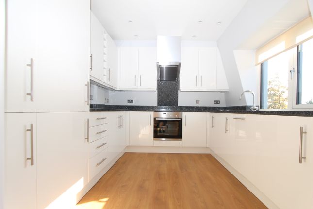 Flat to rent in Fortis Green, East Finchley, London