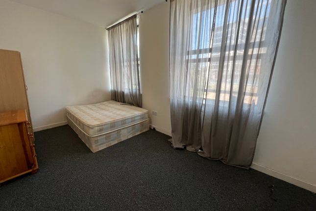 Flat 10, Prospect House, North Circular Road, London photo 3