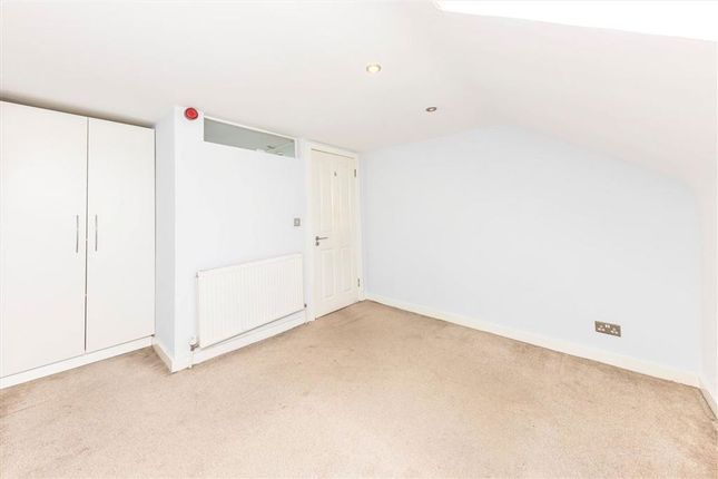 Flat 2, 49, Lewisham Way, London photo 4