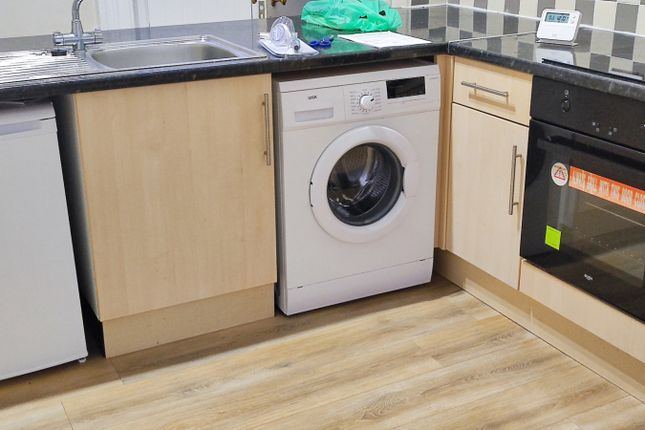Flat 1 34b, High Street, Harrogate photo 2