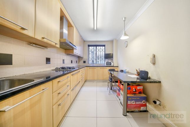 Flat 94, Beatrice, Queens Court, Hendon photo 2