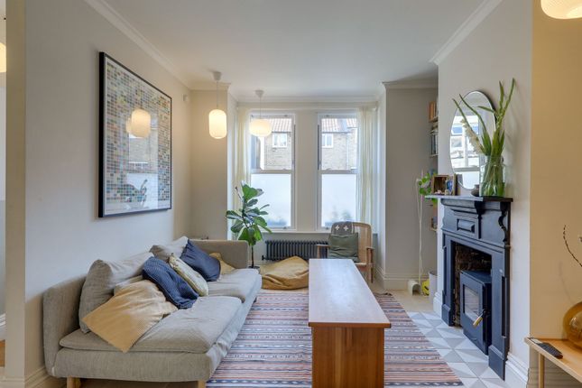7 Neuchatel Road, Catford photo 4