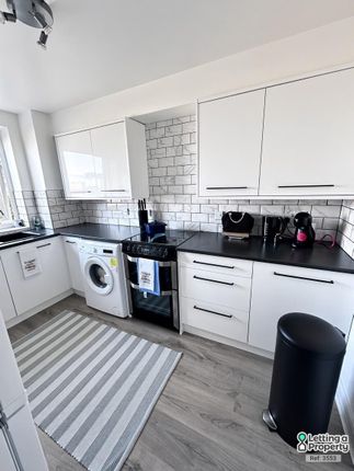 47, Fishguard Way, London photo 2