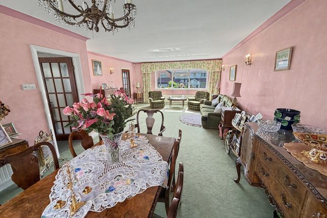 30 Ringley Drive, Manchester photo 3