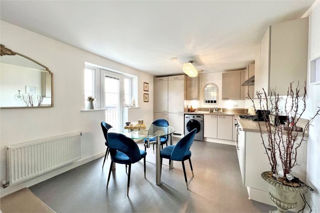 Flat for sale in Knaphill, Woking, Surrey