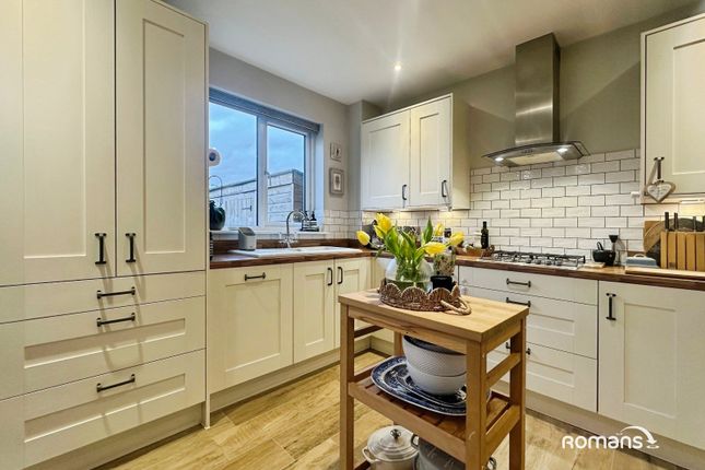 6, Runcie Crescent, Hampshire photo 3