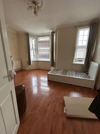 2 Bed Flat To Rent Gladstone Avenue, London E12