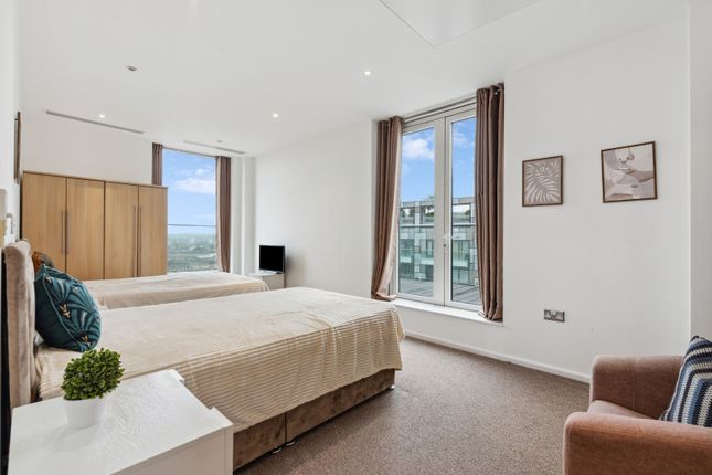 Flat to rent in Ability Place, Canary Wharf