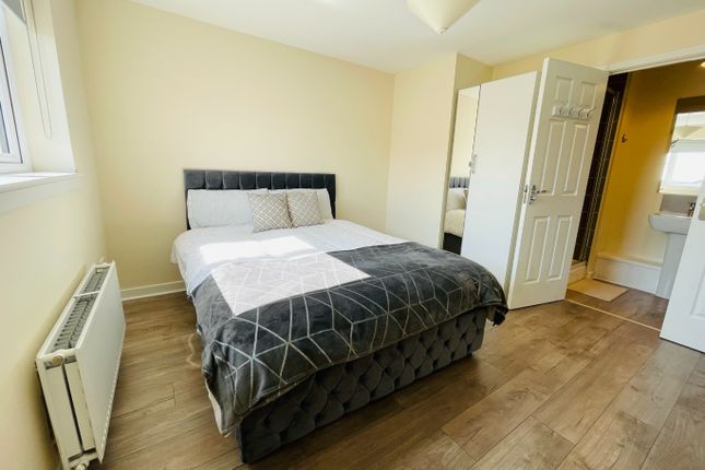 2/3, 1047, Gartloch Road, Glasgow photo 2