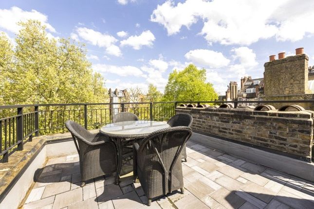 Flat for sale in Cheyne Gardens, Chelsea, London