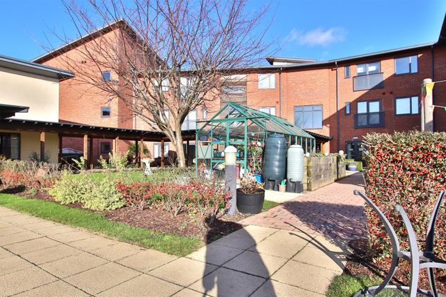 59, Marina Court, Tewkesbury photo 4