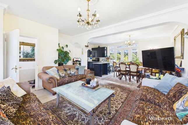 81, Holders Hill Drive, London photo 2